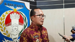 Bupati Kubu Raya Sujiwo menyampaikan rencana relokasi pedagang Serdam ke lokasi yang lebih layak. (Foto: Mario/Faktakalbar.id)