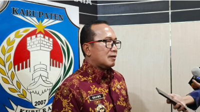 Bupati Kubu Raya Sujiwo menyampaikan rencana relokasi pedagang Serdam ke lokasi yang lebih layak. (Foto: Mario/Faktakalbar.id)
