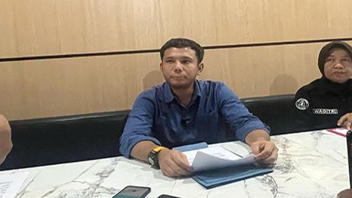 Kasat Reskrim Polresta Pontianak, Kompol Wawan Darmawan, saat memberikan keterangan kepada media terkait kasus pelecehan seksual terhadap anak di Pontianak, Selasa (29/7/2025).