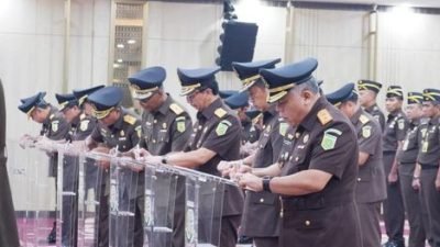 Jaksa Agung ST Burhanuddin melantik 34 pejabat Kejaksaan, termasuk Harli Siregar sebagai Kepala Kejati Sumut, di Jakarta, Rabu (16/7/2025). (Dok. Kejagung)