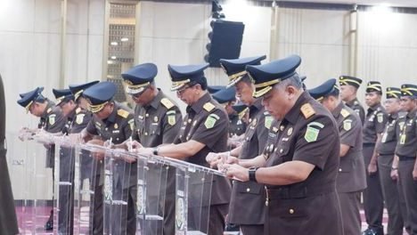 Jaksa Agung ST Burhanuddin melantik 34 pejabat Kejaksaan, termasuk Harli Siregar sebagai Kepala Kejati Sumut, di Jakarta, Rabu (16/7/2025). (Dok. Kejagung)