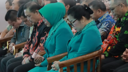 Penutupan HKG-PKK ke-53 Tingkat Provinsi Kalimantan Barat di Kabupaten Landak. Tampak hadir Gubernur Kalbar Ria Norsan, Ketua TP PKK Kalbar Erlina Ria Norsana, bersama para bupati dan ketua TP PKK se-Kalbar, termasuk perwakilan dari Kabupaten Bengkayang.