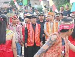 Wabup Kapuas Hulu Tutup Pekan Gawai Dayak Seberuang Ke-III di Silat Hulu