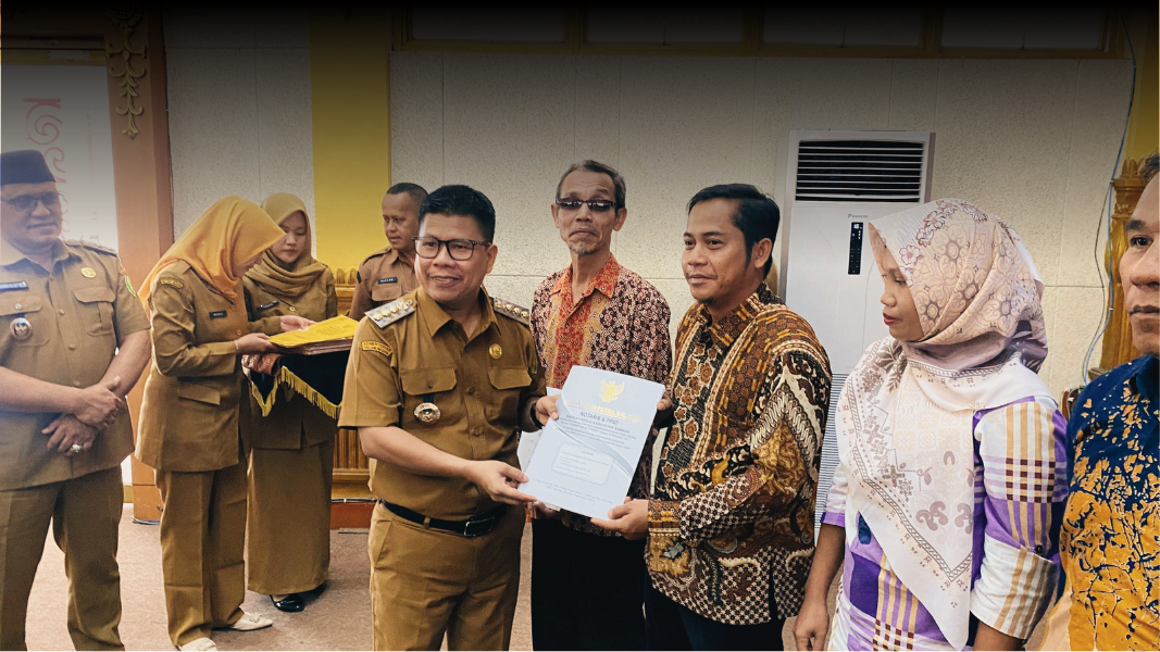 Bupati Sambas Satono saat memberikan sambutan dalam peluncuran kelembagaan Kopdes Merah Putih secara nasional yang diikuti Presiden RI Prabowo Subianto. (Dok. Faktakalbar.id)