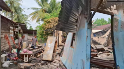 Tiga rumah warga terbakar hebat di Sintang, diduga dibakar pria berinisial SG. Kerugian capai Rp800 juta. (Dok. Polres Sintang)