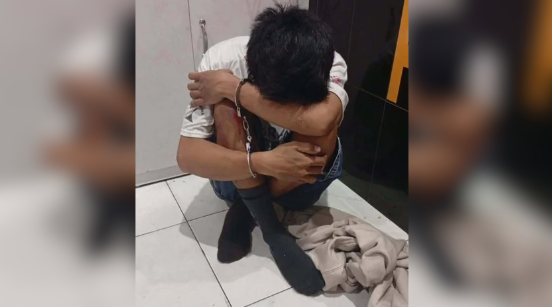 Tersangka pencurian dengan kekerasan saat diamankan oleh Unit Reskrim Polsek Pontianak Timur. (Dok. Ist)