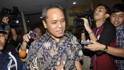 Anggota Komisi III DPR RI Benny Kabur Harman mendesak agar kasus kematian Prada Lucky Namo yang diduga dianiaya oleh seniornya diusut secara tuntas
