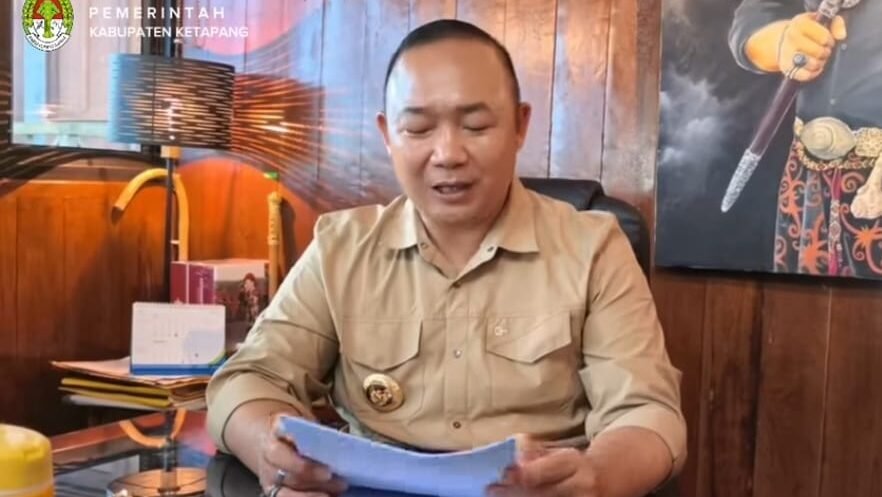 Bupati Ketapang, Alexander Wilyo, saat memberikan arahan terkait percepatan pengajuan Penyelesaian Penguasaan Tanah dalam Rangka Penataan Kawasan Hutan (PPTPKH).