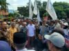 Temui Massa Aksi, Bupati Ketapang Janji Evaluasi Izin PT. PIG dalam Tujuh Hari