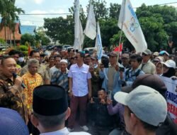 Temui Massa Aksi, Bupati Ketapang Janji Evaluasi Izin PT. PIG dalam Tujuh Hari