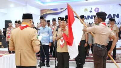 Ketua Kwarda Kalbar, Syarif Abdullah Alkadrie, saat melantik Bupati Ketapang, Alexander Wilyo, sebagai Ketua Mabicab Gerakan Pramuka Kabupaten Ketapang masa bakti 2025–2030 di Pendopo Bupati, Kamis (31/7/2025). Foto: HO/Faktakalbar.id