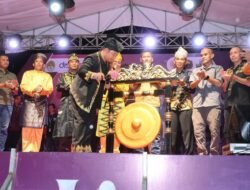 Gelorakan Semangat Kemerdekaan, Bupati Alexander Wilyo Resmi Buka Festival Pencak Silat Tradisional 2025