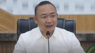 Bupati Ketapang, Alexander Wilyo, saat memberikan keterangan pers terkait persetujuan usulan DOB oleh Gubernur Kalbar di Ketapang, Senin (4/8/2025). Foto: HO/Faktakalbar.id