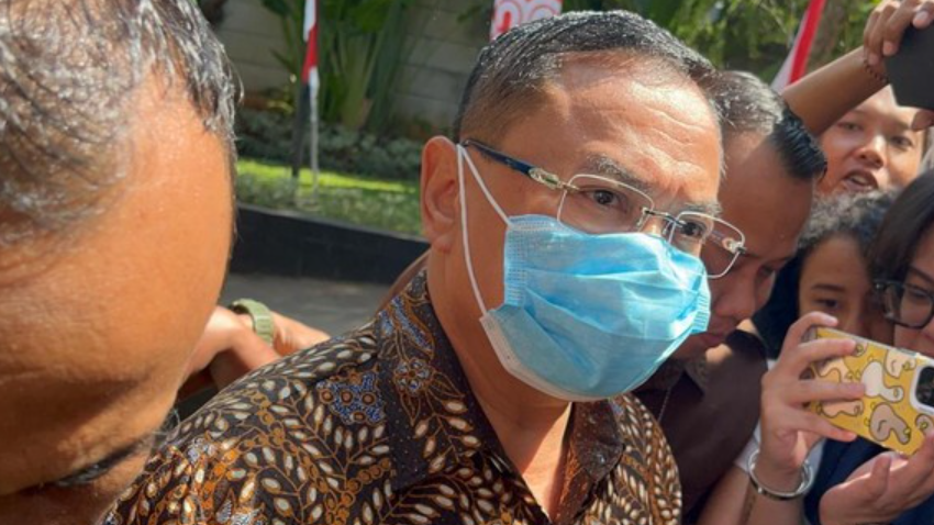 Bupati Pati, Sudewo, saat tiba di Gedung KPK untuk menjalani pemeriksaan sebagai saksi kasus korupsi DJKA Kemenhub.