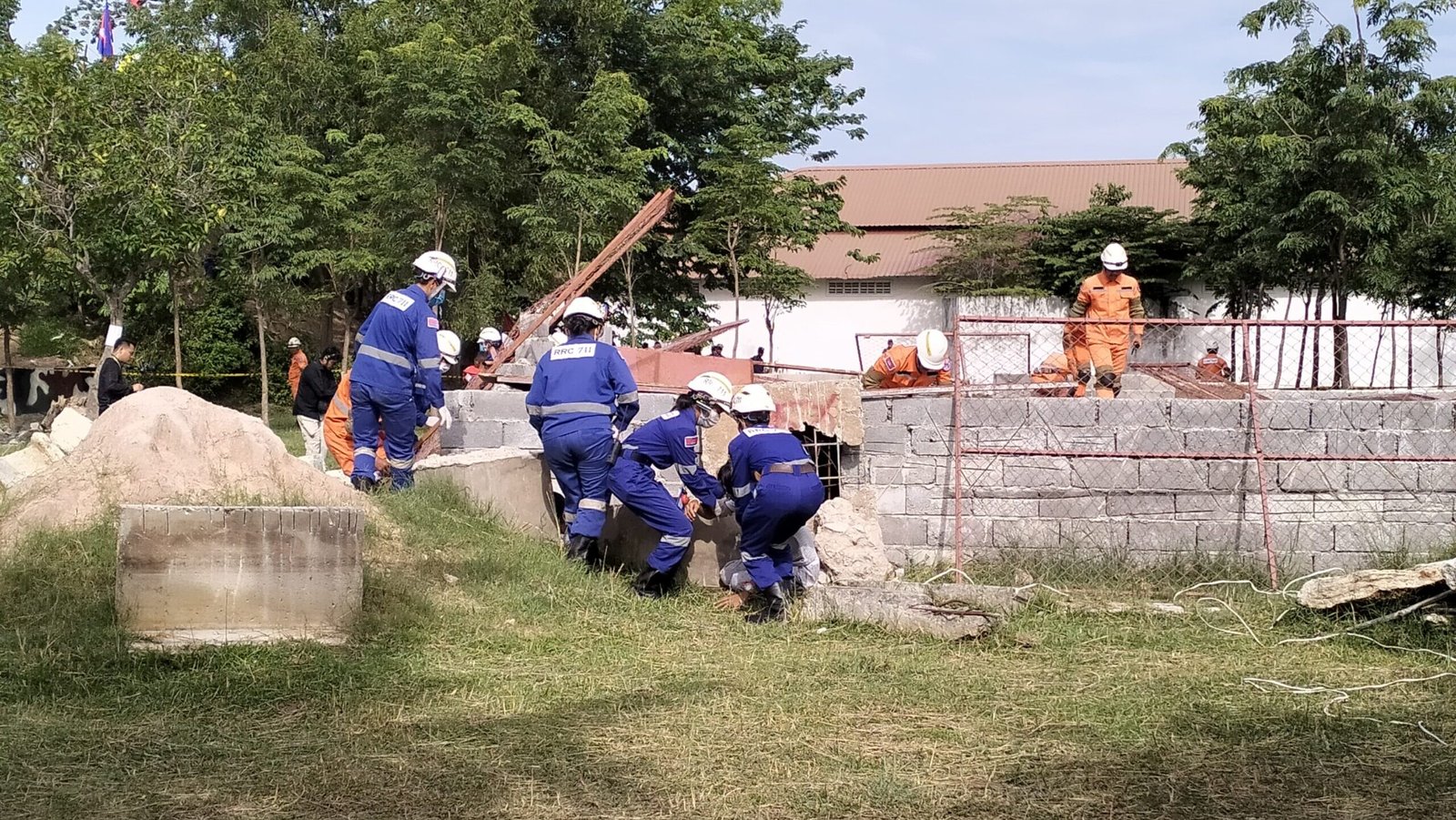 Delegasi Indonesia dari BNPB saat mengikuti sesi gladi ruang (table top exercise) dalam Latihan Simulasi Tanggap Darurat Bencana Regional ASEAN (ARDEX) 2025 di Kamboja.