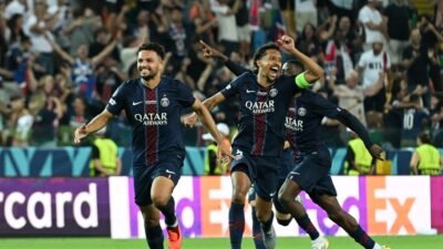 Pemain Paris Saint-Germain merayakan gol penyeimbang dramatis Goncalo Ramos ke gawang Tottenham Hotspur dalam laga Piala Super Eropa 2025 di Stadion Friuli, Udinese, Kamis (14/8/2025).