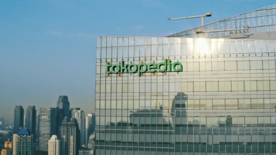 Kantor Tokopedia. Perusahaan melakukan restrukturisasi yang berdampak pada pemutusan hubungan kerja (PHK) terhadap ratusan karyawannya sebagai bagian dari penyesuaian bisnis pasca-integrasi dengan TikTok.