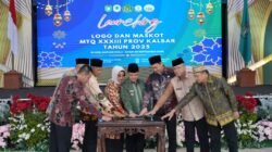 Gubernur Kalbar, Ria Norsan, saat secara simbolis meluncurkan logo dan maskot MTQ ke-33 Tingkat Provinsi Kalimantan Barat di Pendopo Gubernur, Kamis (7/8/2025).