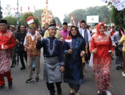 Semarak HUT ke-80 RI, Ribuan Peserta Meriahkan Karnaval Gemilang Budaya Kalimantan Barat