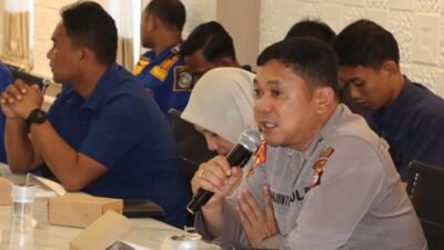 Kabagops Polres Mempawah AKP Erwin M Simanjuntak saat rapat persiapan Festival Budaya Robo-Robo 2025 bersama jajaran TNI, Satpol PP, dan panitia. (Dok. Polres Mempawah)
