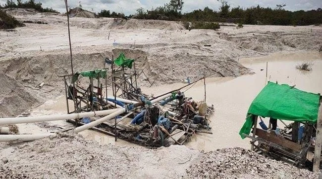 Ilustrasi aktivitas pertambangan