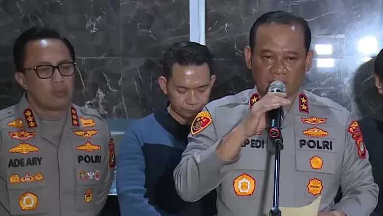 Kapolda Metro Jaya, Inspektur Jenderal Asep Edi Suheri meminta maaf kepada keluarga korban yang tewas dilindas Rantis Brimob. (Tangkapan Layar YouTube/MetroTV)