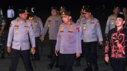 Kapolri Jenderal Listyo Sigit Prabowo saat tiba di Pontianak untuk kunjungan kerja terpadu di Kalimantan Barat, Kamis (7/8/2025).