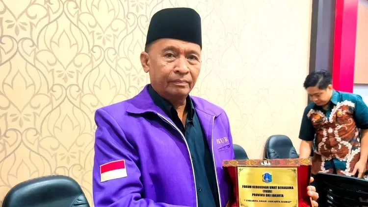 Almarhum Baharuddin, Ketua Forum Kerukunan Umat Beragama (FKUB) Kota Singkawang. Sosoknya dikenal luas sebagai tokoh pemersatu yang berjasa besar dalam menjaga keharmonisan di Singkawang.