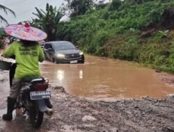 Jalan Sidas-Darit Rusak Parah, Warganet Saling Lempar Tudingan