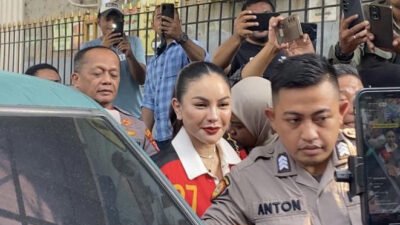 Nikita Mirzani seusai mengikuti jalannya persidangan perdana kasus dugaan pemerasan dan TPPU di Pengadilan Negeri Jakarta Selatan