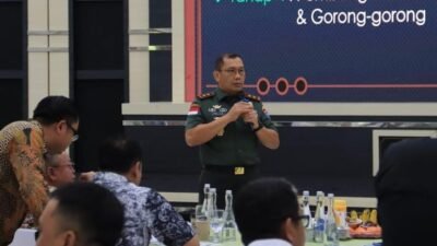 Pangdam XII/Tpr, Mayjen TNI Jamalluael, saat berbicara kepada para stakeholder dari Kalbar dan Kalteng terkait rencana revitalisasi Lapangan Golf Alam Khatulistiwa di Makodam XII/Tpr, Rabu (27/8/2025).