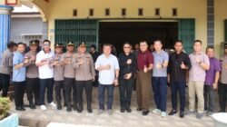 Wakapolres Sanggau, Kompol Yafet Efraim Patabang, saat menyambut kedatangan rombongan Kepolisian Diraja Malaysia (PDRM) Kontinjen Serawak di Sanggau dalam rangka penguatan kerja sama keamanan di wilayah perbatasan.
