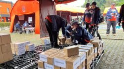 Pelaksanaan simulasi pergudangan darurat untuk menguji kesiapan peserta dalam mengelola logistik saat bencana, mulai dari penerimaan bantuan, pencatatan inventaris, hingga distribusi ke wilayah terdampak. Lapangan Kantor BPBD Banten, Rabu (6/8).