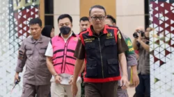 Kepala Seksi Penyidikan Pidsus, Kejati Bengkulu Danang Prasetyo mengawal salah satu tersangka kasus dugaan korupsi pertambangan batubara rugikan negara Rp 500 miliar.