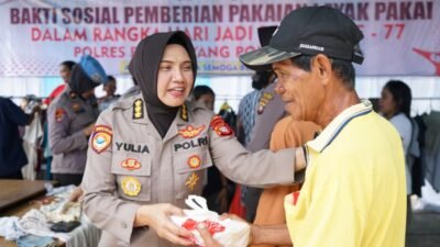 Jelang Hari Jadi ke-77, Polwan Polda Kalbar Gelar Bakti Sosial di Perbatasan Bengkayang