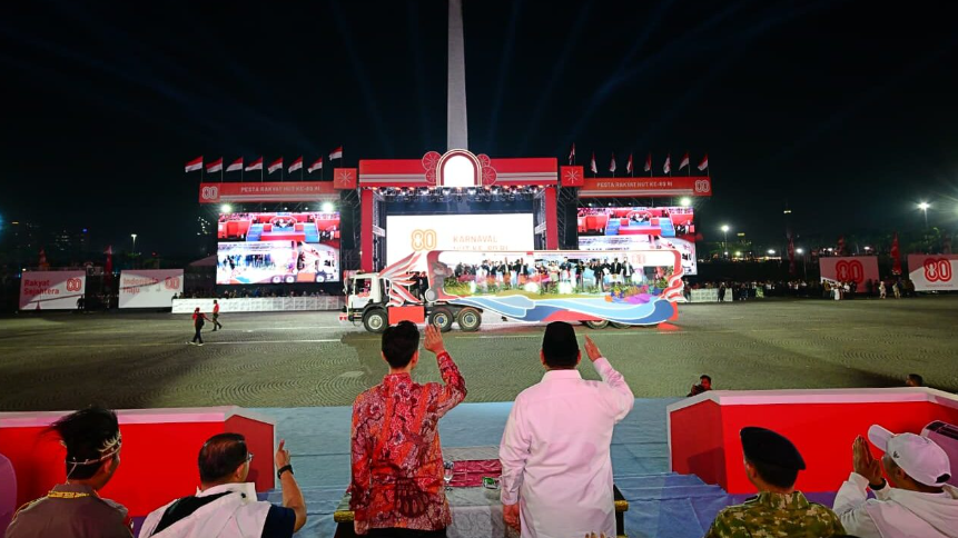 Presiden Prabowo Subianto dan Wakil Presiden Gibran menghadiri Karnaval Bersatu di kawasan Monumen Nasional. (Dok. BPMI)