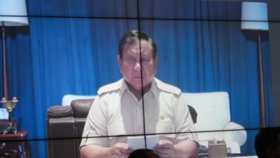 Presiden Prabowo Subianto saat memimpin Rapat Koordinasi Nasional (Rakornas) Penanganan Karhutla secara virtual dari Istana Negara, Sabtu (2/8/2025). Foto: HO/Faktakalbar.id