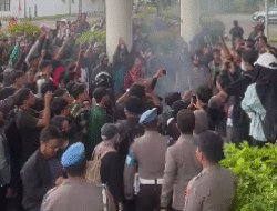 Demo di DPRD Kalbar: Dua Polisi Terluka, Puluhan Peserta Diamankan