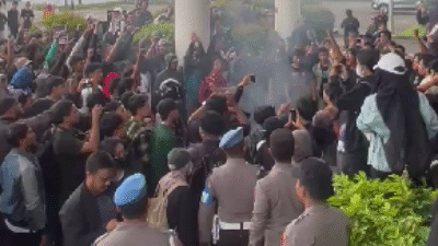 Demo di DPRD Kalbar: Dua Polisi Terluka, Puluhan Peserta Diamankan