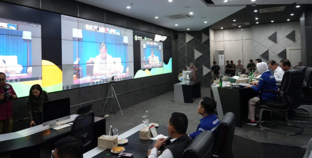 Presiden Prabowo Subianto saat memberi arahan tegas dalam Rakornas Karhutla 2025 yang diikuti Pemprov Kalbar. (Dok. HO/faktakalbar.id)