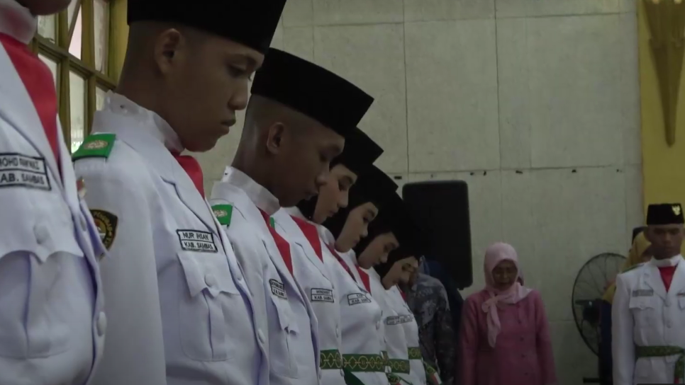 Sebanyak 28 pelajar terpilih sedang mengikuti pemusatan pendidikan dan pelatihan (diklat) untuk menjadi Pasukan Pengibar Bendera (Paskibra) tingkat Kabupaten Sambas dalam rangka upacara HUT ke-80 Kemerdekaan RI.