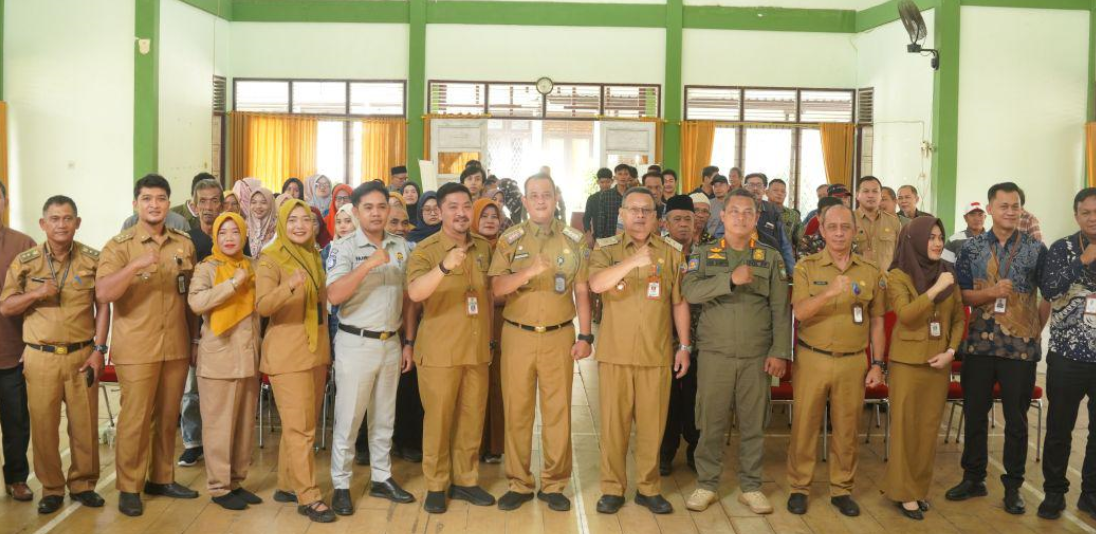 Kepala Bapenda Kota Pontianak Ruli Sadira menutup rangkaian sosialisasi GO Katan di Kecamatan Pontianak Utara, Selasa (05/08/2025). (Dok. HO/faktakalbar.id)