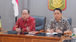 Kepala Pusat Penerangan Hukum Kejagung Anang Supriatna saat memberikan keterangan di ruang rapat Puspenkum. (Dok. Kejaksaan.go.id)