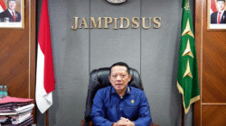 JAM Pidsus Kejagung memberikan keterangan pers mengenai pemeriksaan delapan saksi kasus korupsi Pertamina, PT Sritex, dan Digitalisasi Pendidikan. (Dok. HO/faktakalbar.id)
