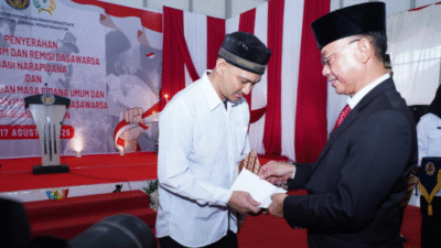 Penyerahan remisi kepada warga binaan di Lapas Kelas IIA Pontianak dalam peringatan HUT ke-80 Kemerdekaan RI. (Dok. HO/Faktakalbar.id)