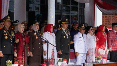 Pangdam XII/Tanjungpura Jamallulael bersama jajaran menghadiri upacara peringatan HUT ke-80 RI di Halaman Kantor Gubernur Kalimantan Barat. (Dok. HO/faktakalbar.id)