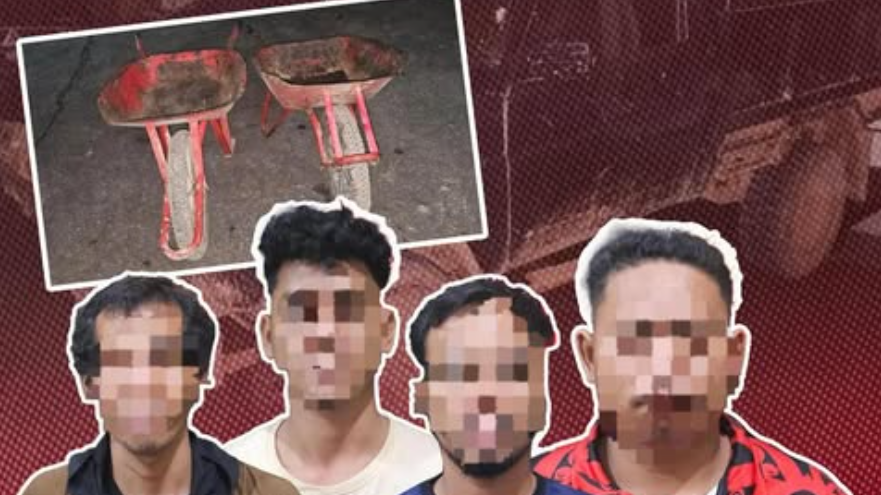 Empat tersangka pencurian pupuk di Kecamatan Belitang Hilir ditampilkan bersama barang bukti saat rilis di Polres Sekadau. (Dok. Instagram/@sihumaspolressekadau)