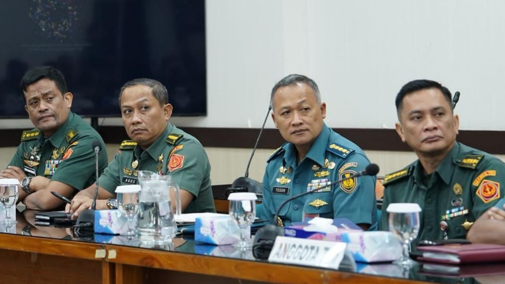 Kapoksahli Pangdam XII/Tpr Brigjen TNI Nursamsyudin bersama Tim Satgas Kemhan-TNI saat kegiatan penatausahaan pemanfaatan aset BMN di Ruang Yudha, Makodam XII/Tpr. (Dok. HO/Faktakalbar.id)