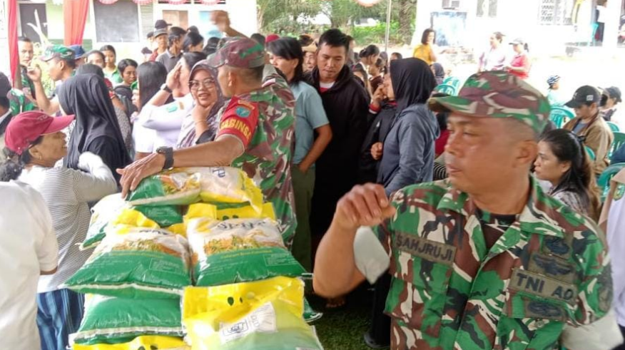 Kapoksahli Pangdam XII/Tpr Brigjen TNI Nursamsyudin saat memimpin upacara penutupan TMMD Imbangan Ke-125 di Ketapang. (Dok. HO/Faktakalbar.id)