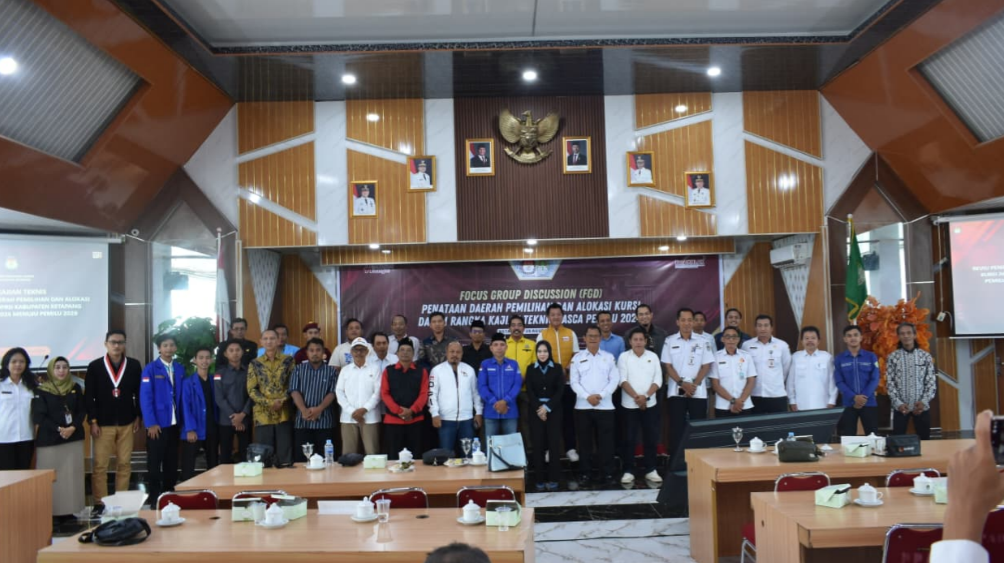 KPU Ketapang menggelar FGD penataan dapil pasca Pemilu 2024 yang dihadiri berbagai stakeholder, Rabu (20/8/2025). (Dok. HO/Faktakalbar.id)